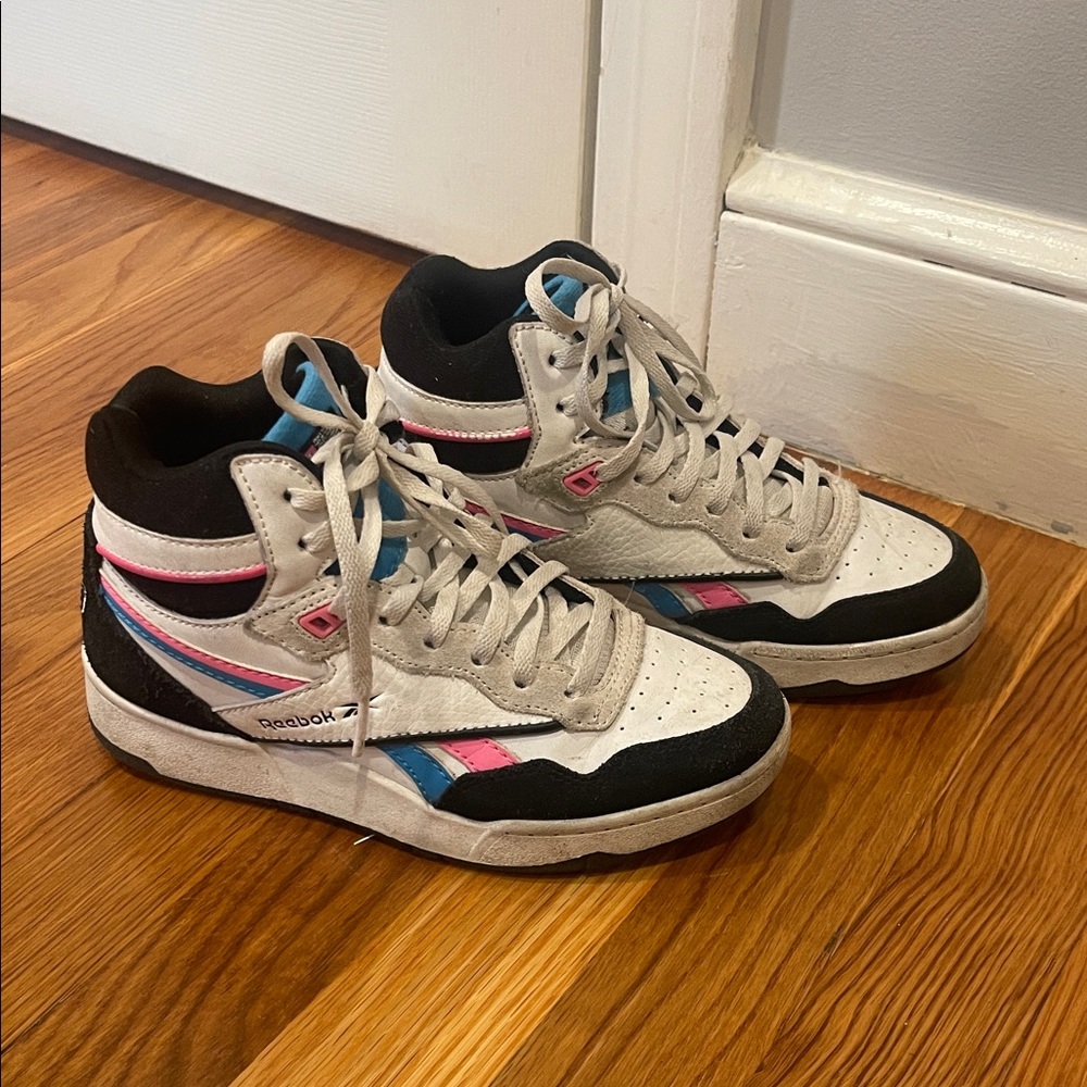 Girls Reebok high top sneakers size 1 1/2